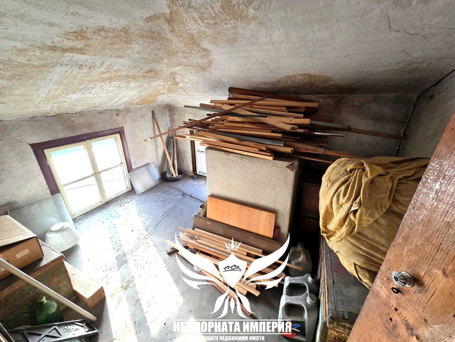 Четириетажна къща с постройки 394РЗП с широк двор 370кв. в гр.Смолян