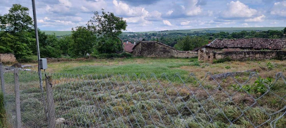 550-Продава се дворно място в село Пороище!