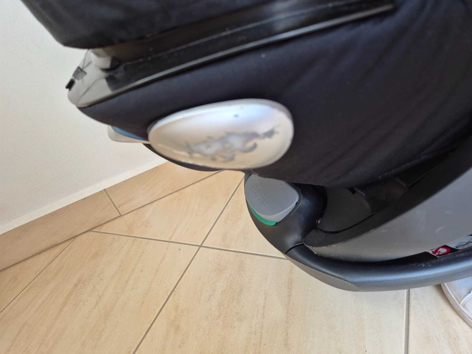 Cybex cloud Q  ,столче за кола с база