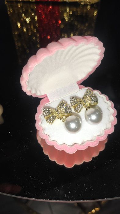 Подарочный вариант,сережки с жемчугом в ракушке