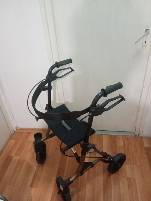 Cadru rolator persoane cu dizabilități