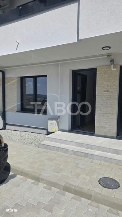 Apartament de vanzare nou nelocuit cu curte proprie si parcare
