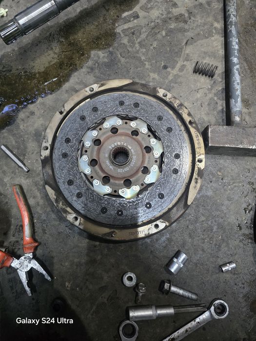 Комплект маховик за Тойота рав4 2.2д4д 136к