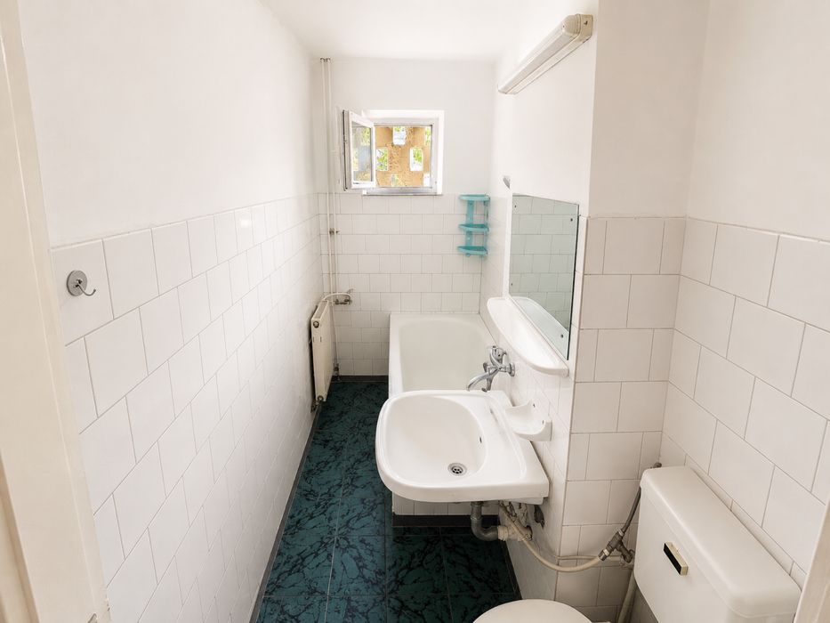 Apartament 3 camere de vânzare – Ostroveni . Zona Hermes, Râmnicu Vâlcea  În spate la Complexul Hermes