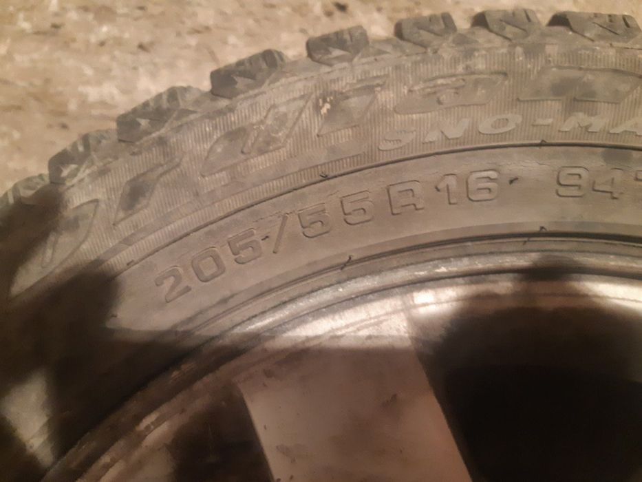 Предлагам Зимни гуми  с джанти за bmv e46