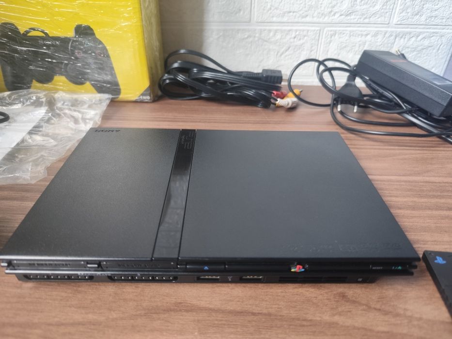 Продам PS2 SLIM.