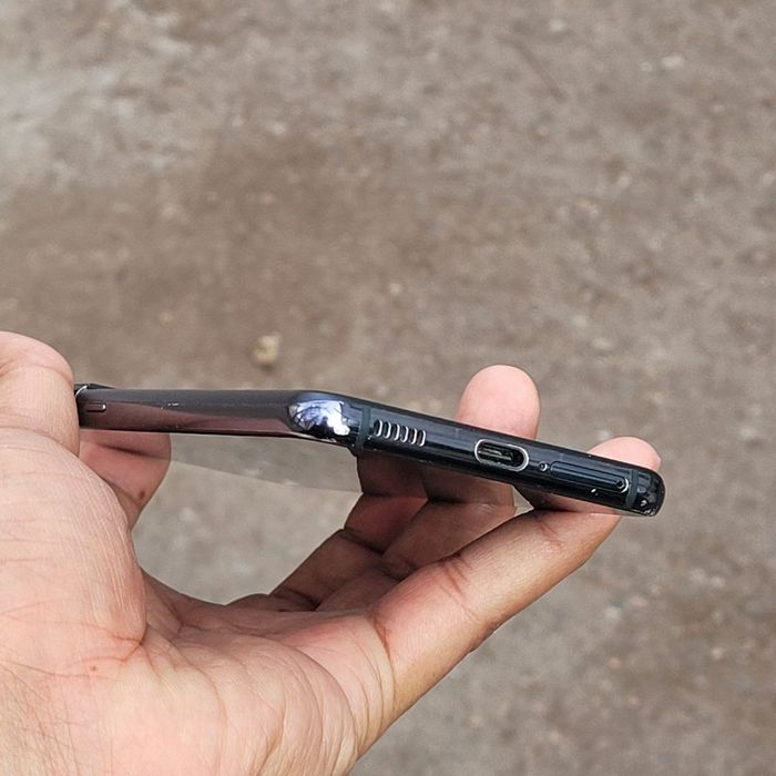 Samsung s21.  5G 8ga 256gb