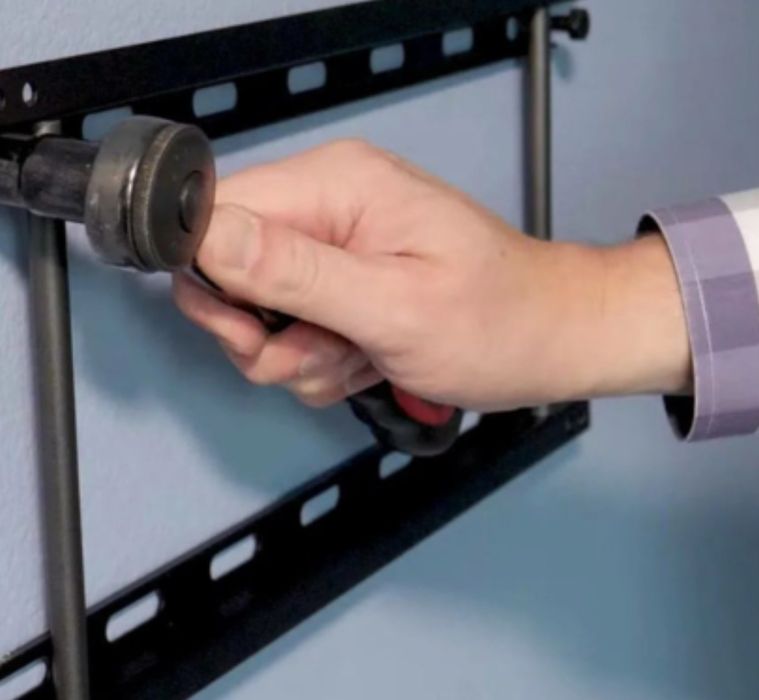 Установщик кронштейн для телевизора