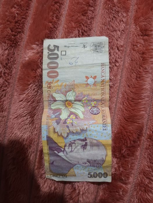 Bani vechi vreau să l vând detală în privat