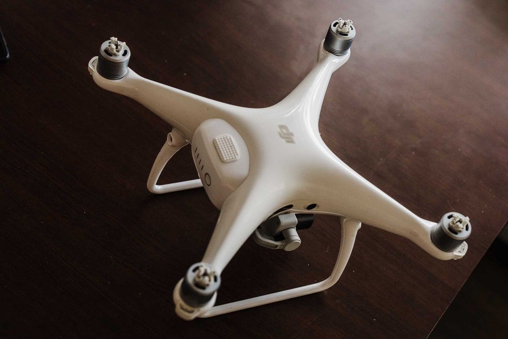 Drona DJI Phantom 4Pro cu 3 baterii