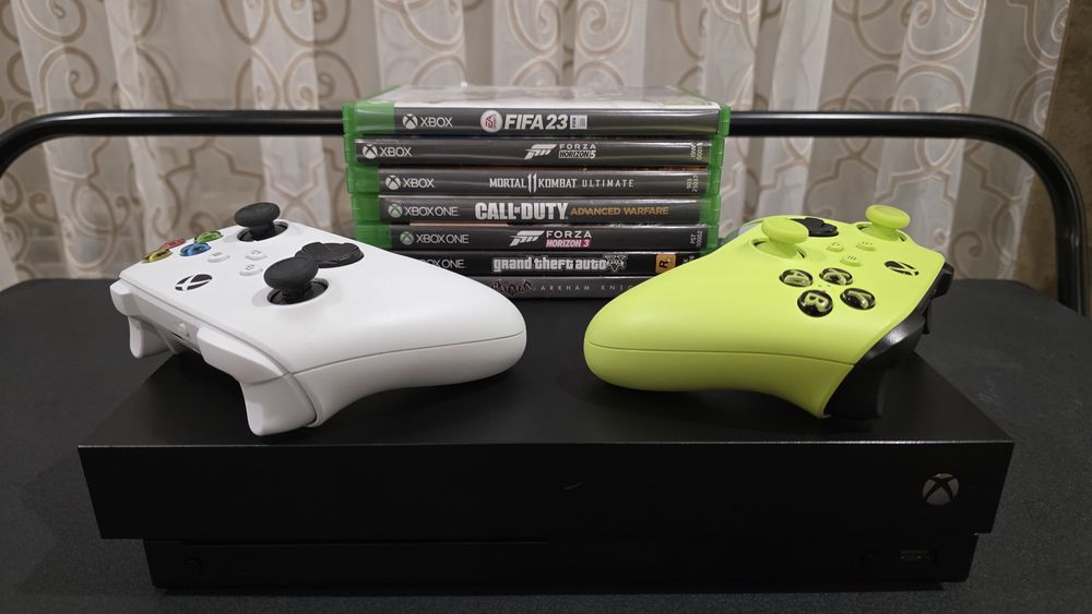 Xbox One X , 1Tb SSD