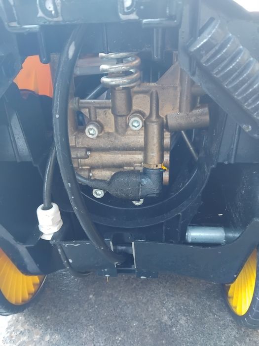 Водострийка Karcher hd6/15-4М220V3.4kw  160бара 12л/min  Най Висок клас от мащините на 220Волта