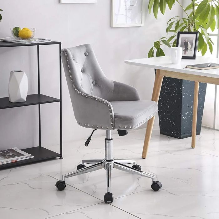 Уникален въртящ360гр. стол с регулируема височина,газов амортисьор