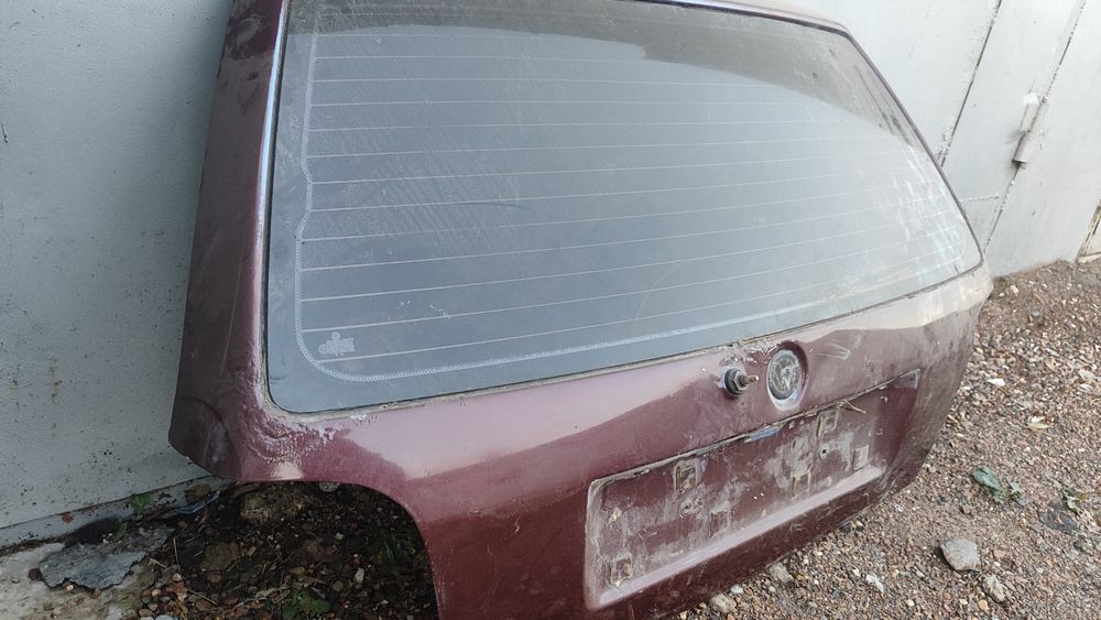 Продам дверь багажника