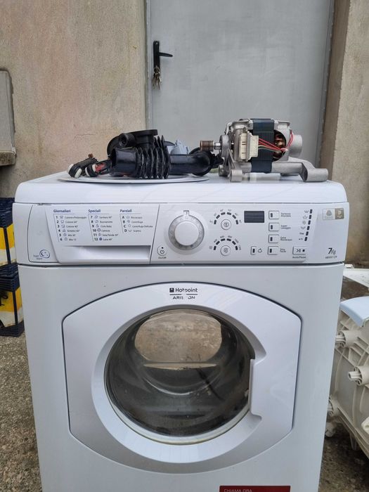 Пералня Ariston Hotpoint на части