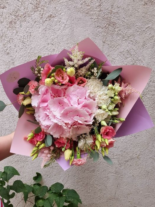 Aranjamente florale, buchete și instalații