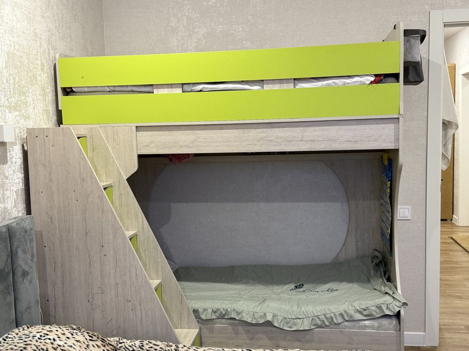 Продам двухярусную кровать