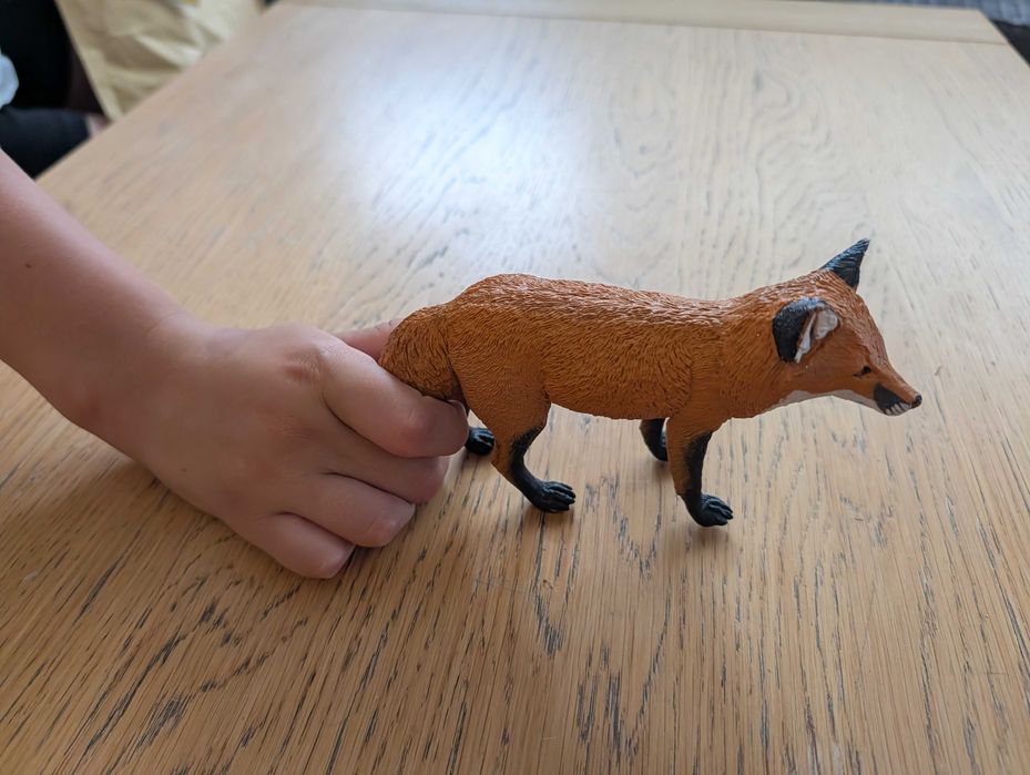 Figurină vulpe, model realist