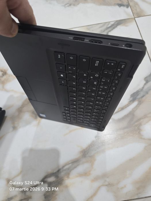Dell Latitude 5300 2-în-1 | i7-8665U | 16GB RAM | 512GB SSD | Touchscr