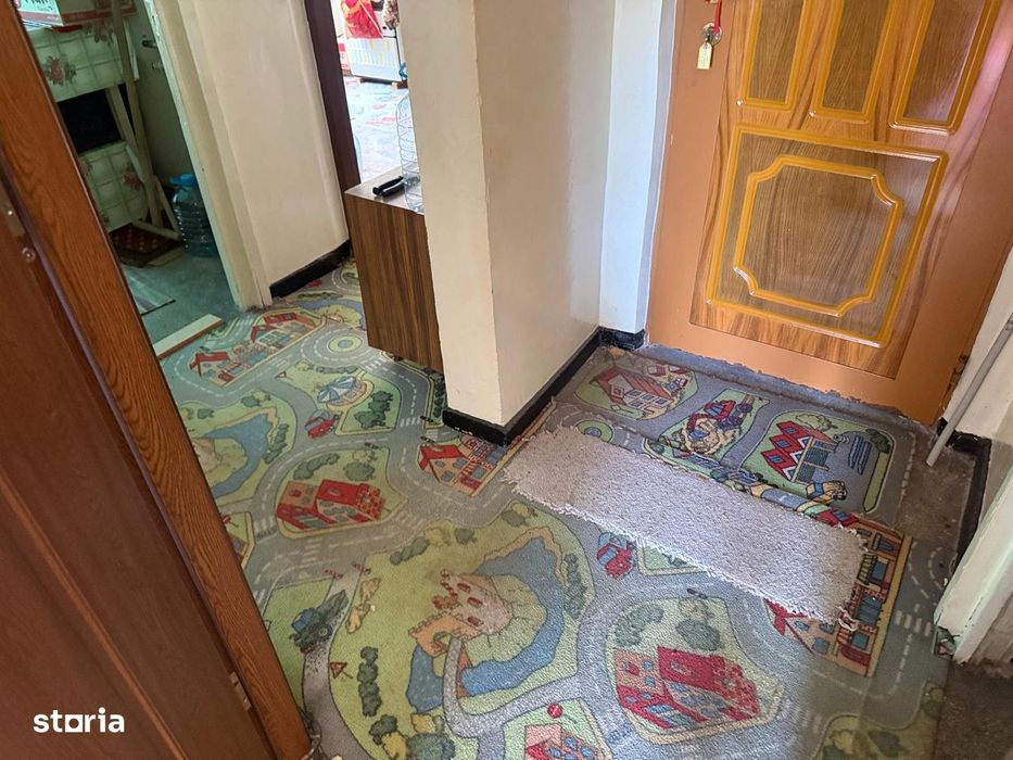 Vanzare apartament 4 camere, modificat, Targoviste, micro 9, et.1