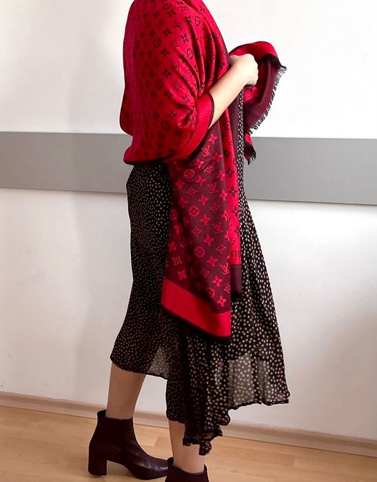 Интересна рокля с асиметрична дължина