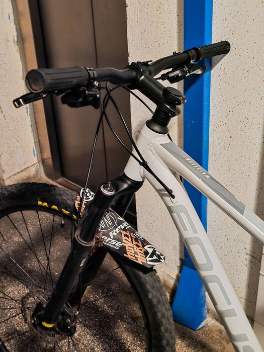 Focus Whistler 3.8  (NU! Canyon,specialized,propain,dirtjumper,pivot)
Shimano HB-TX505, QR, 5x100 mm

Rear hub
Shimano TX500, QR, 5x135 mm