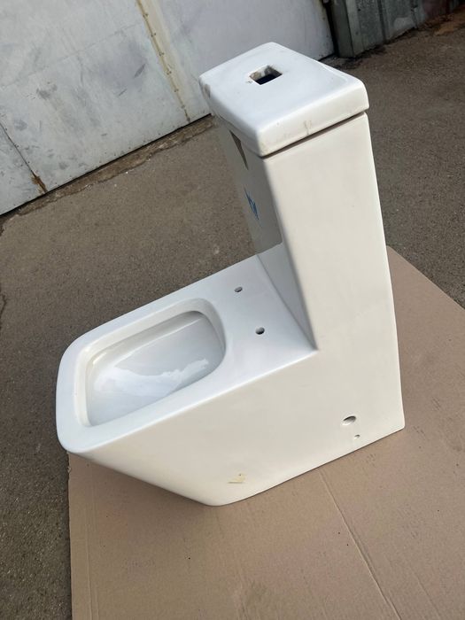 Унитаз Rose в хорошем состоянии