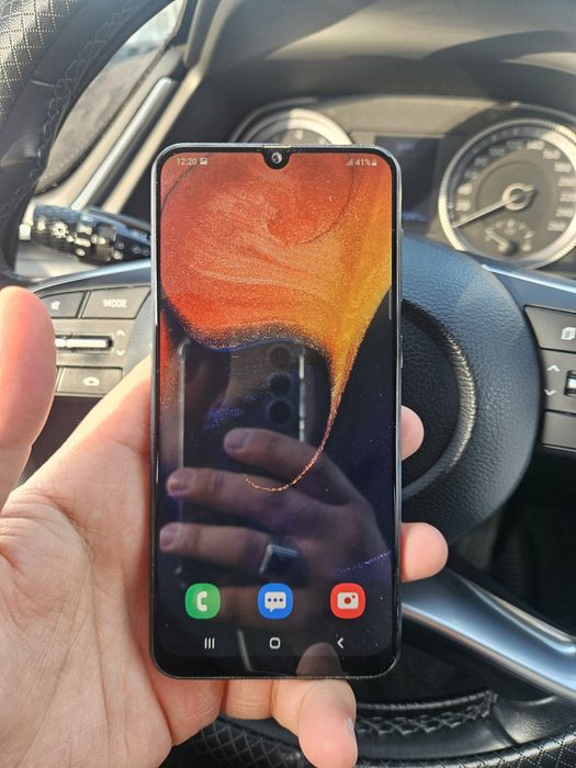 Продам Samsung A50 64gb