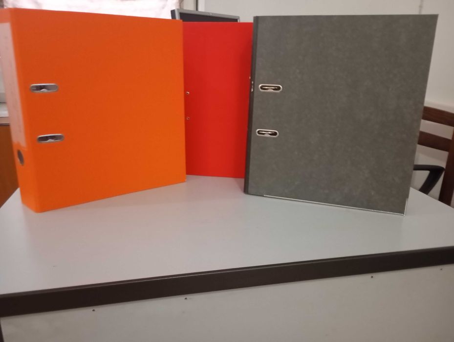 Класьори, различни цветове