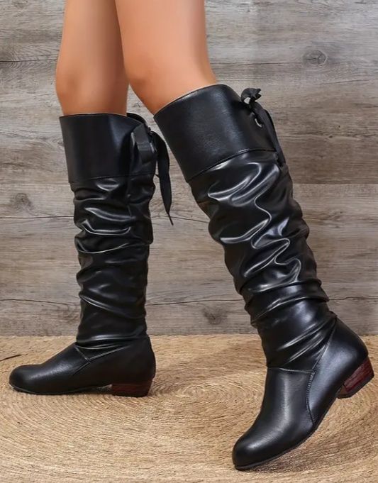 Дамски ботуши нови.