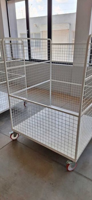 Метална количка кош с решетки на колела – среден размер