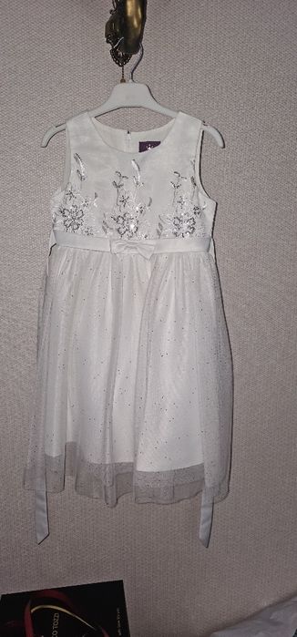 Нарядное платье белое