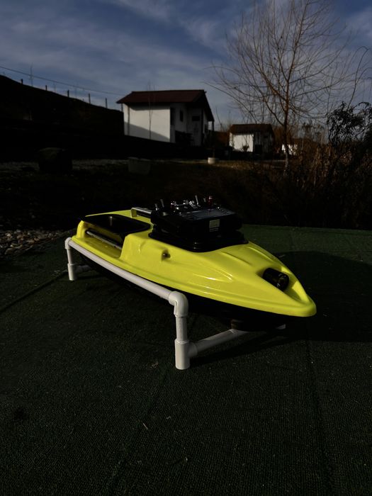 Navomodel pentru pescuit plantat