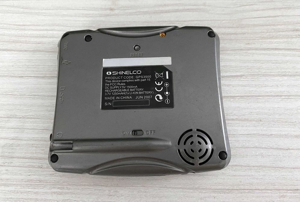 GPS TomTom One Model N14644 + bonus inca un GPS Shinelco