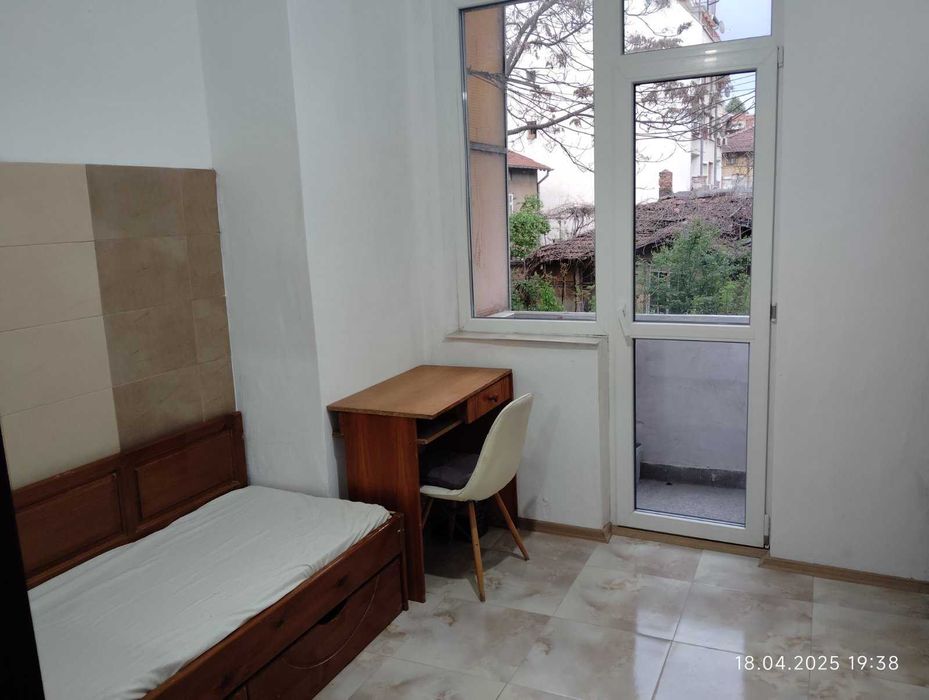 Дава се под наем Тристаен апартамент в София, Център - 95 кв.м за 677.79 € - Снимка #3