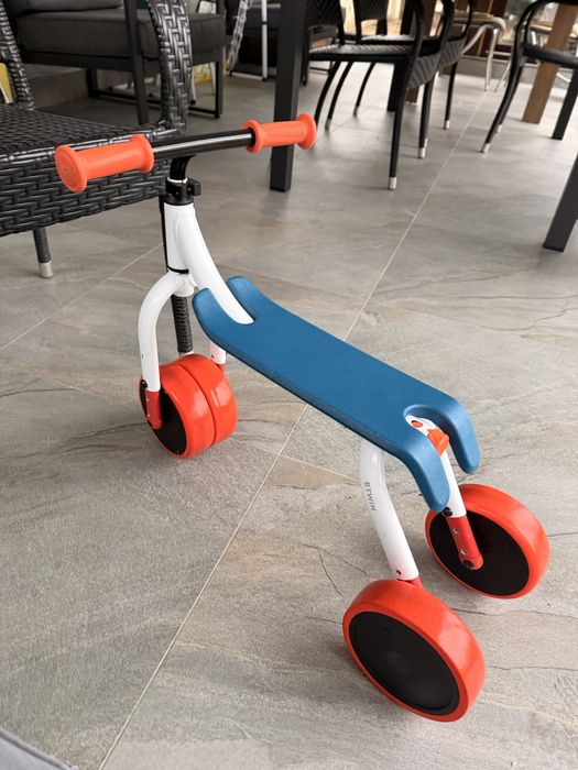 Bicicleta tricicleta pentru copii aproape noua,fara urme de uzura