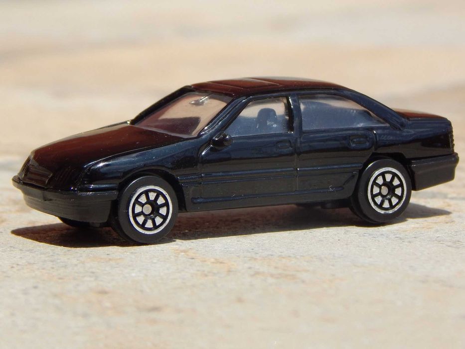 Macheta Opel Omega A (Vauxhall Carlton) sc 1:64 negru
