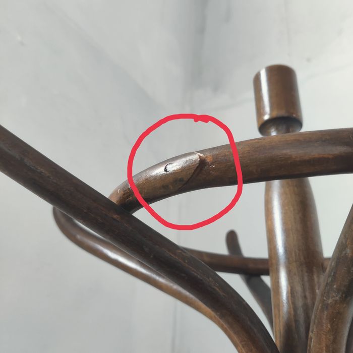 Дървена закачалка