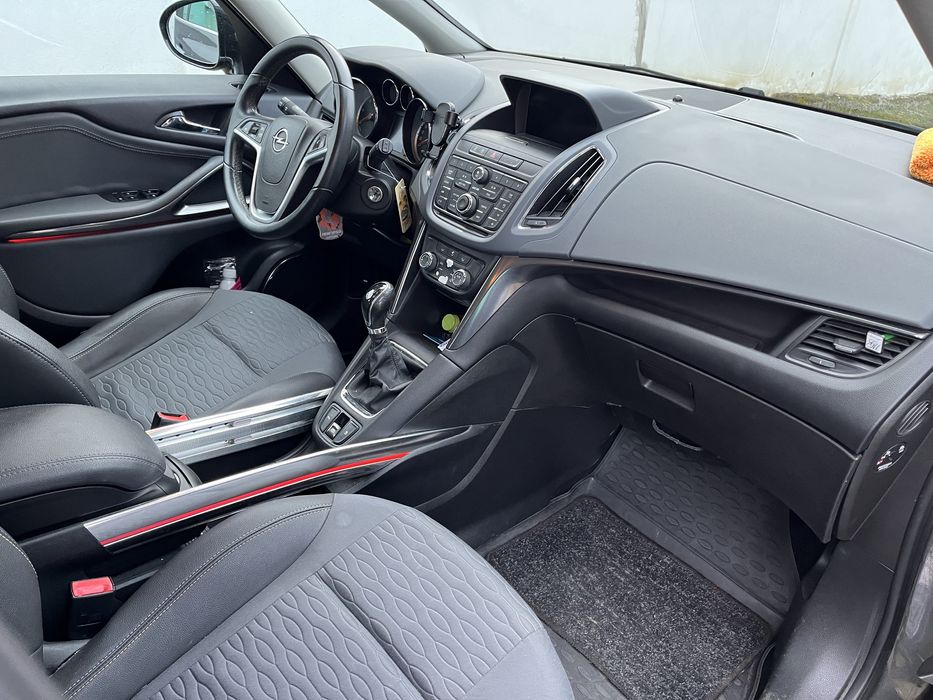 Opel Zafira Tourer 2011 2.0 CDTI