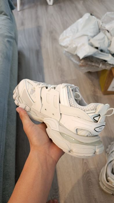Balenciaga track 39
