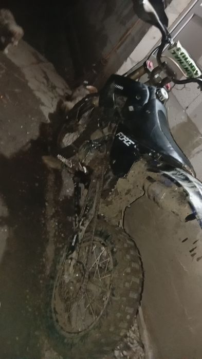 Vând cross de 125