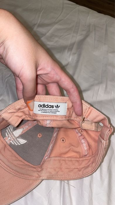 Șapca adidas, roz deschis, marimea se poate regla dupa preferinta