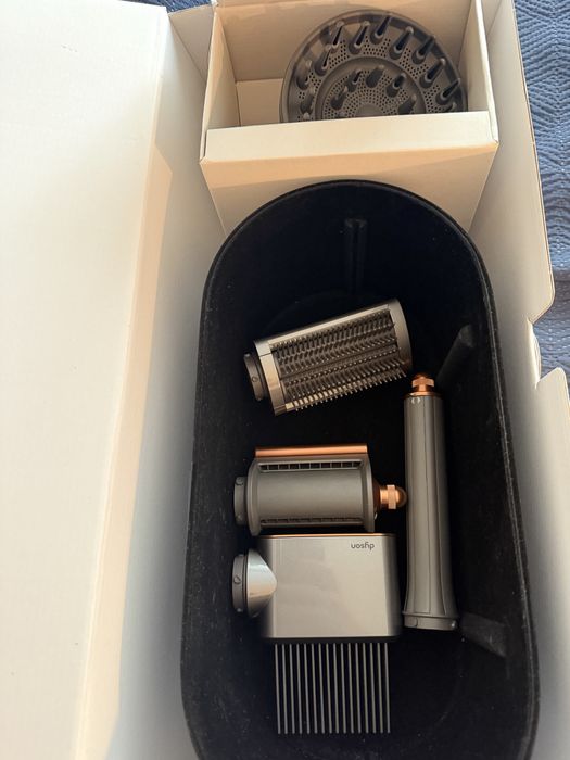 Dyson airwrap HS05