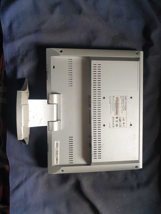 6 броя монитори ,три работещ и три за части