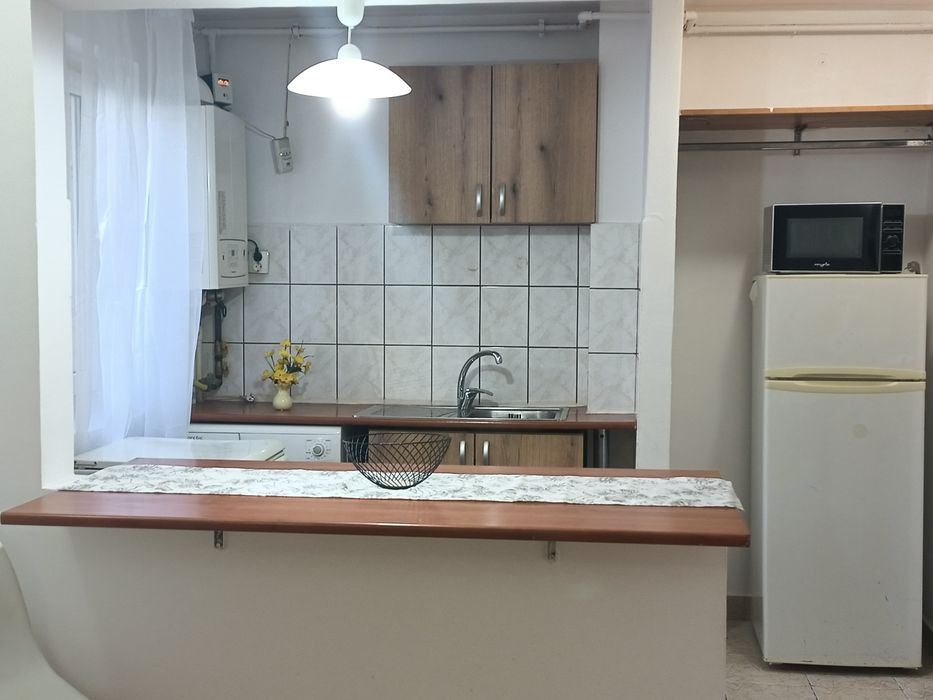 Vând apartament zona Brotăcei