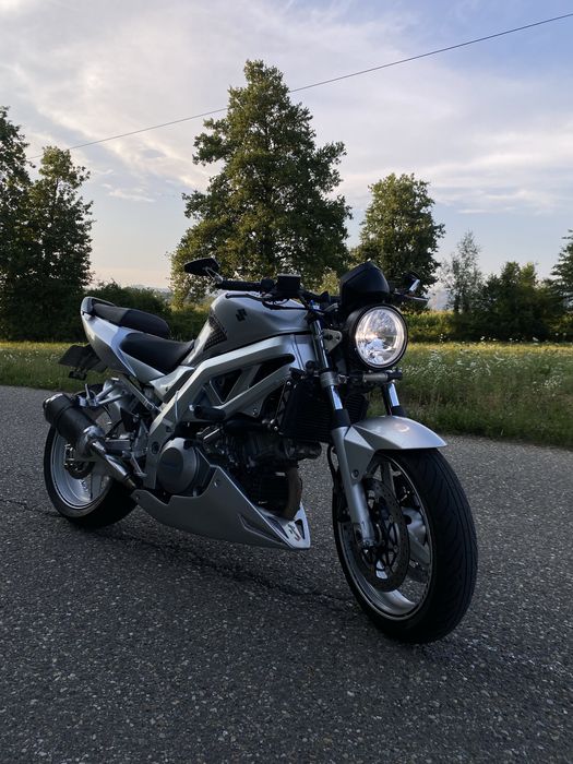 Motocicletă Suzuki SV 1000 (naked)