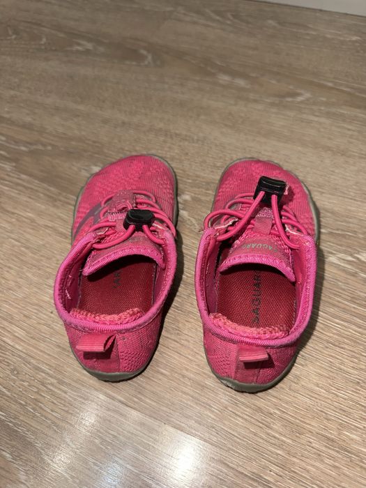 Продам детские кроссовки