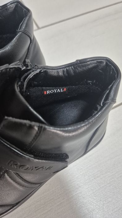 Продам осеннюю обувь для мальчика