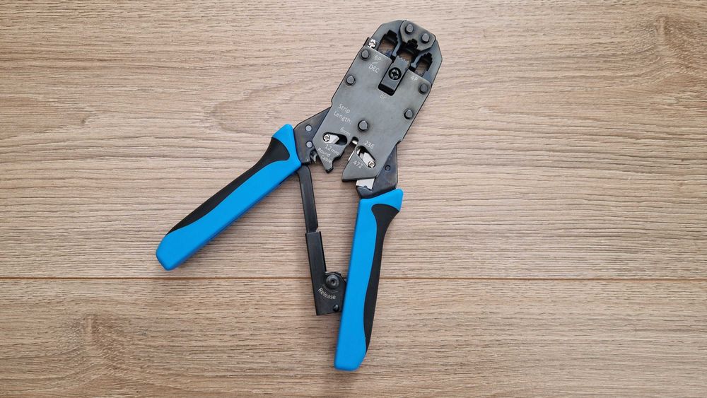 Set profesional de sertizat mufe si prize de retea sau telefon