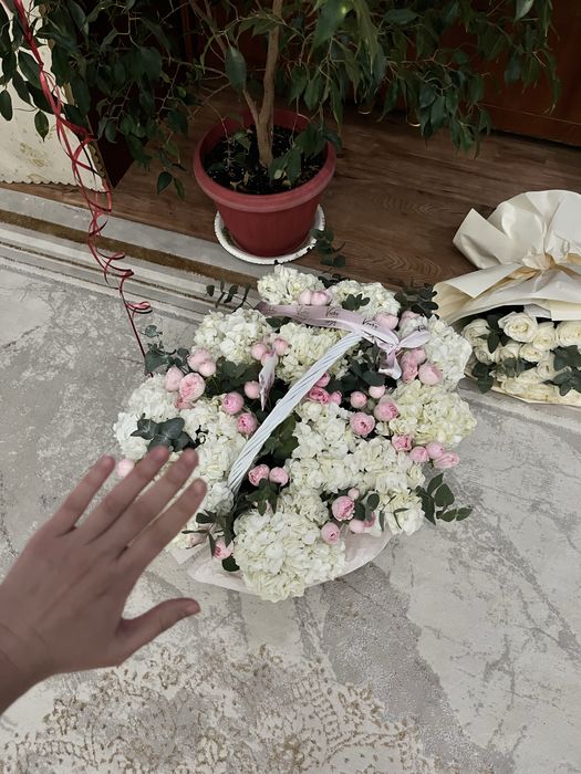 Цветы в корзинке